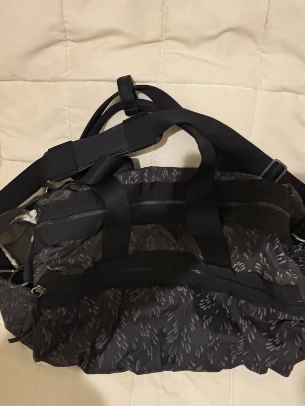 Lululemon Black Patterned Lightweight Shoulder Bag + BONUS   Master Lock